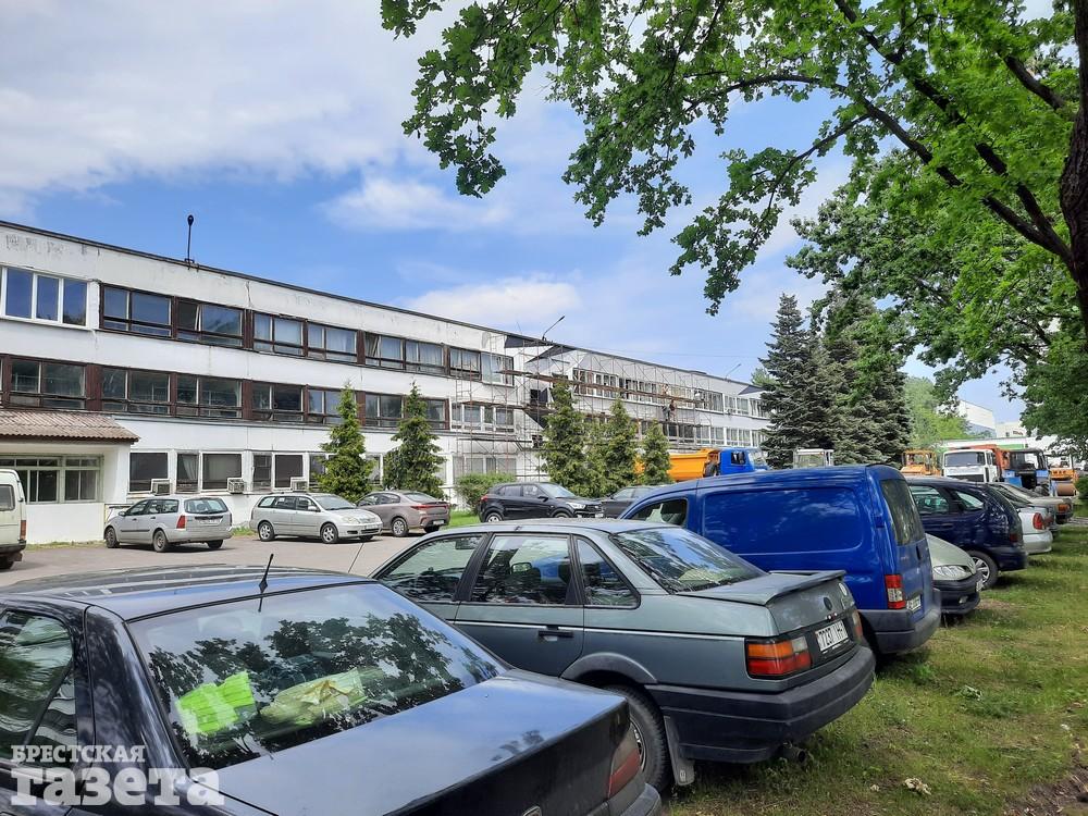 В Бресте усиленно наводят порядок на электроламповом заводе к приезду Александра Лукашенко. Фото: . «Брестская газета»,