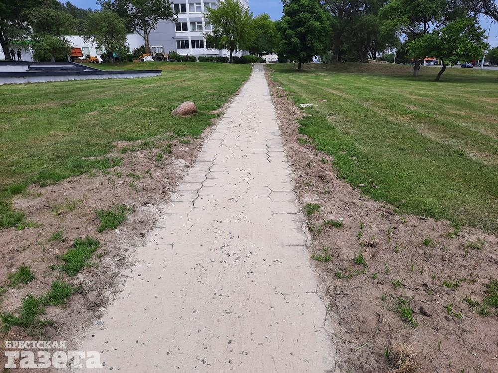 В Бресте усиленно наводят порядок на электроламповом заводе к приезду Александра Лукашенко. Фото: . «Брестская газета»,