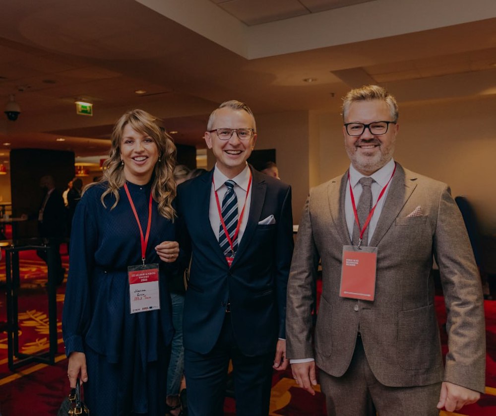 Слева-направо: вице-президентка ассоциации АВВА Марина Гирин, беларуский журналист Сергей Подсосонный и президент ассоциации АВВА Евгений Бурый.