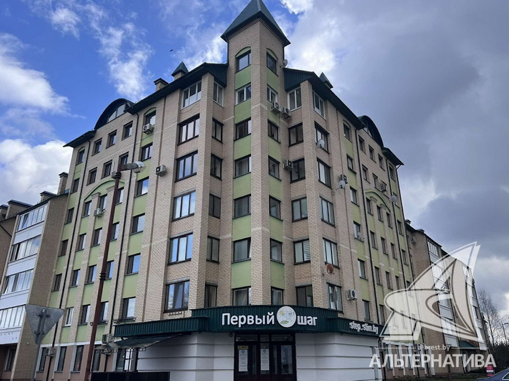 Шестиэтажный кирпичный дом 2006 года постройки на ул. Сикорского, где находится квартира.