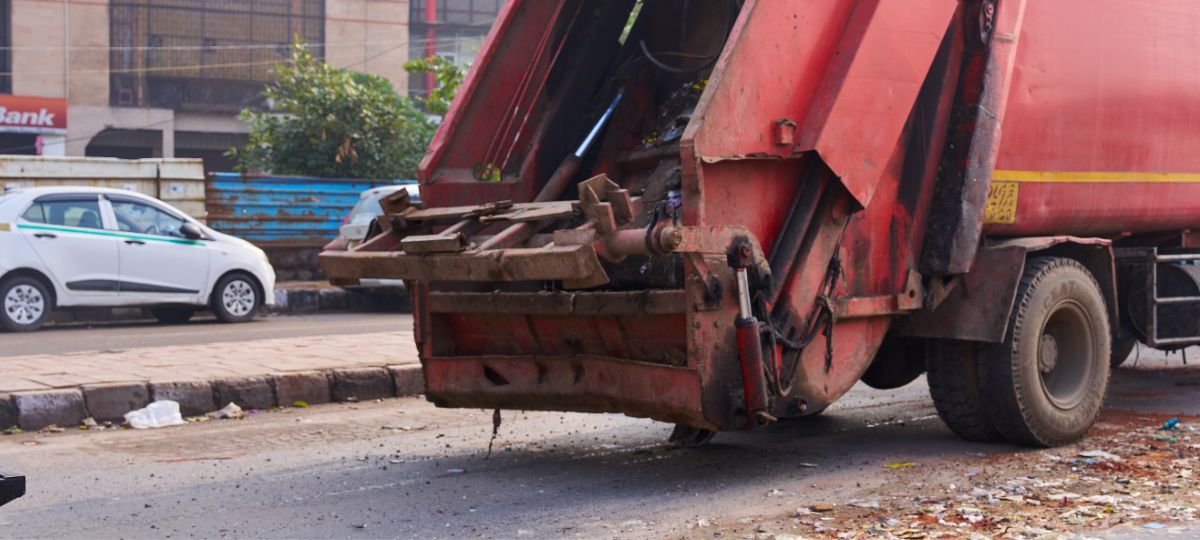 Мусоровоз, улица, мусор