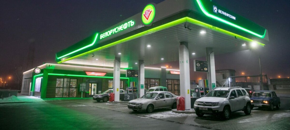 Беларусы ругаются на очереди на АЗС