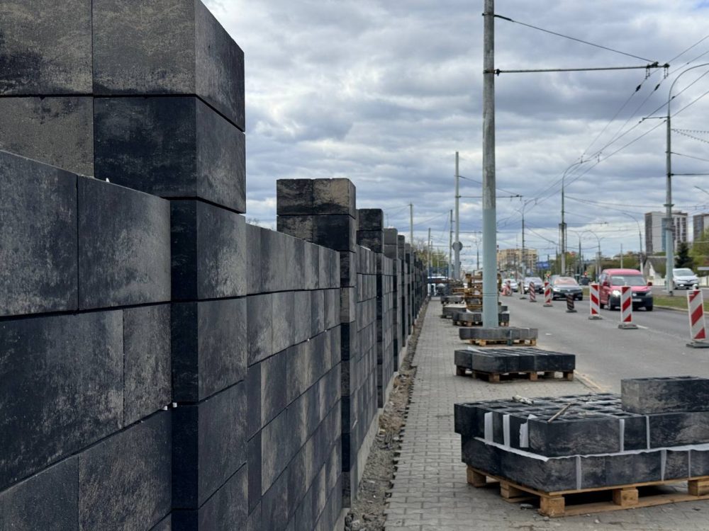 Так выглядит новый забор на Тришинском кладбище в Бресте. Фото: Брестский горисполком