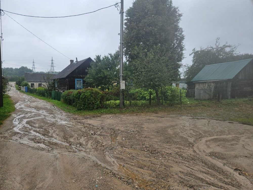 Дорога в Менютках Молодечненского района
