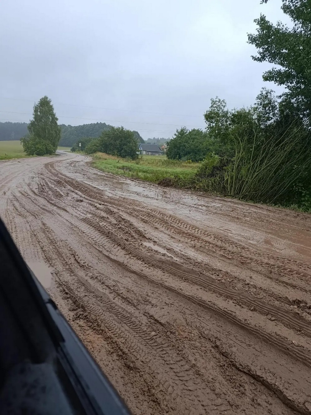 Объездная дорога в Слониме после дождя. Фото: instagram.com/slonim_live/