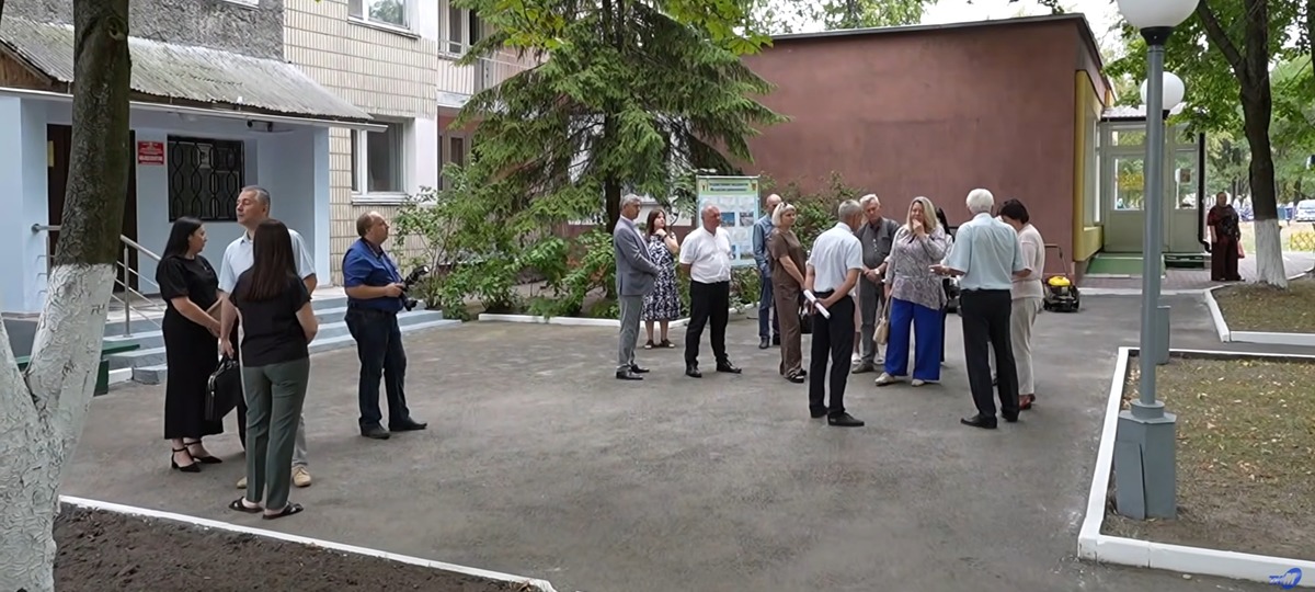 Выездное совещание чиновников в Мозыре в ЖЭУ-4. Скриншот видео