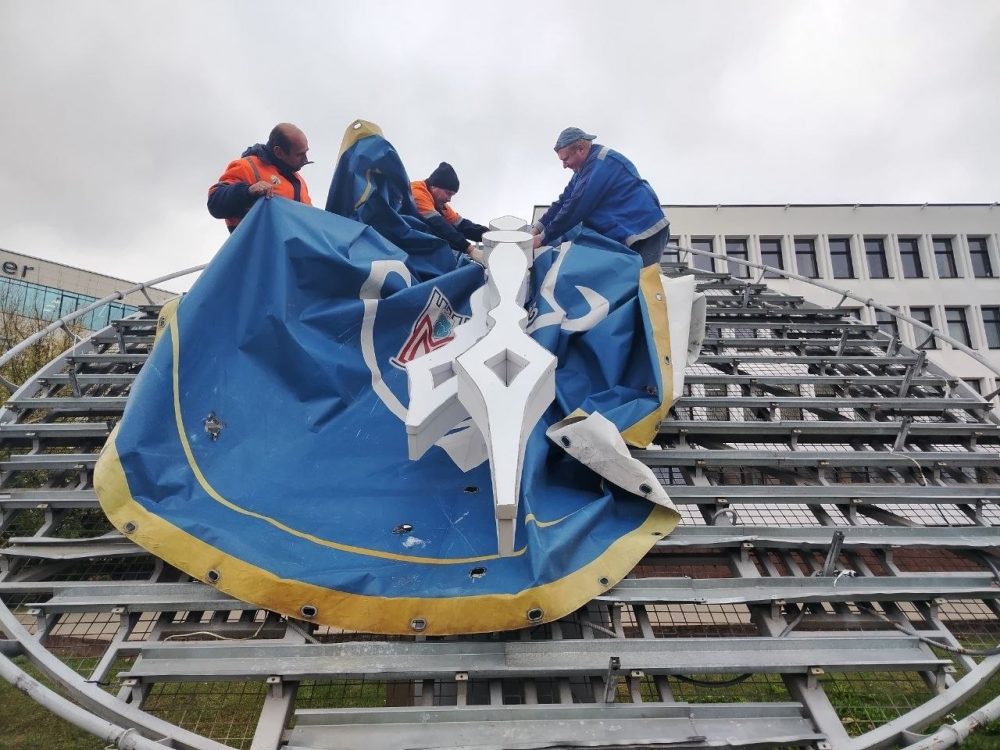 Часы у администрации Московского района Бреста убрали. Фото: Брестский горисполком