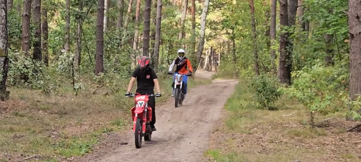 Мотоциклисты в лесу под Пинском